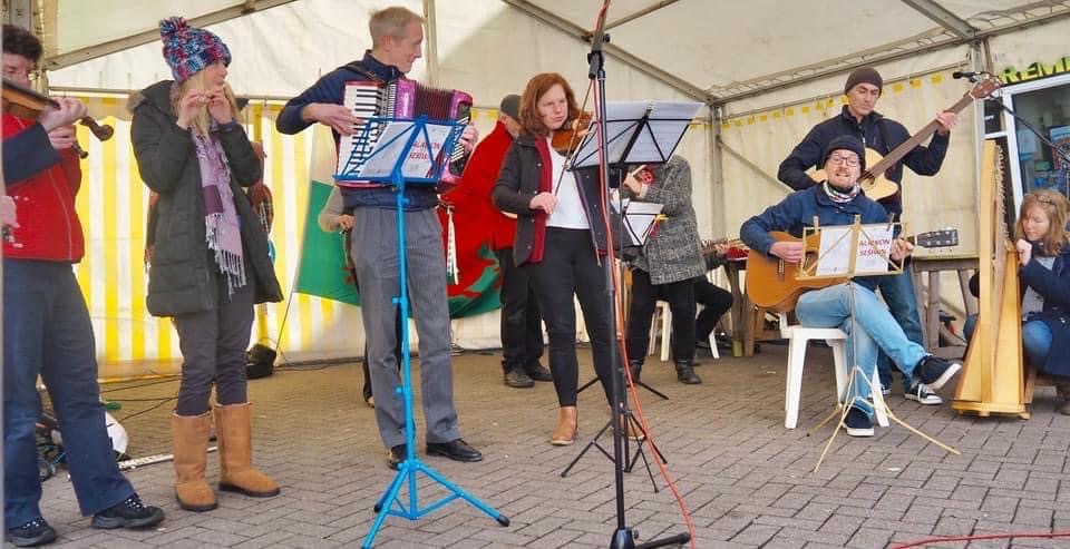 Sesiwn Werin y&nbsp;Baedd